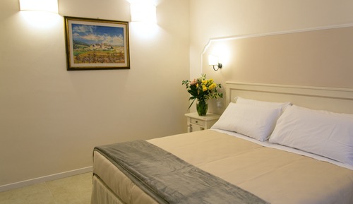 Habitación superior con 1 cama doble o 2 individuales