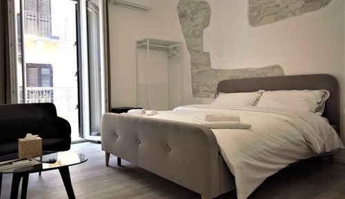 Habitación triple clásica, balcón