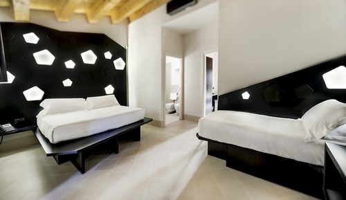 Habitación cuádruple familiar, baño privado, vistas al patio