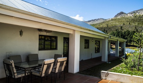 Casa de campo familiar, 3 habitaciones, vistas al valle, junto a la montaña