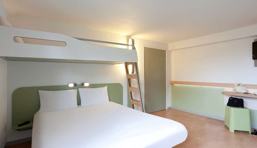 Habitación triple, varias camas