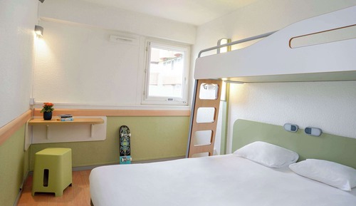 Habitación triple, varias camas