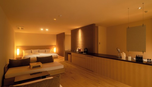 Suite junior (with Terrac, Hikari)