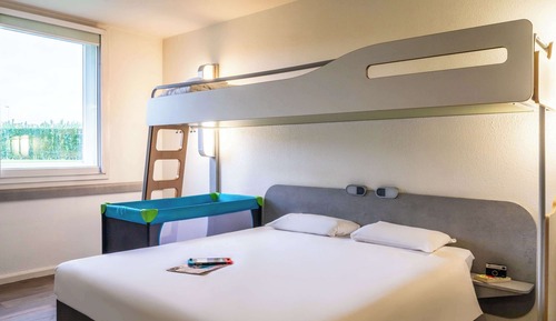 Habitación triple, varias camas