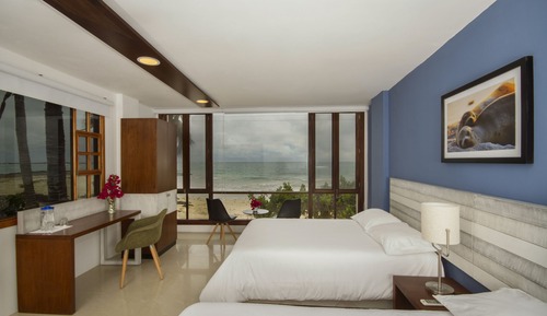 Habitación triple superior, vistas al mar