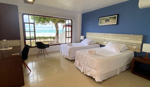 Habitación superior con 2 camas individuales, vistas al mar