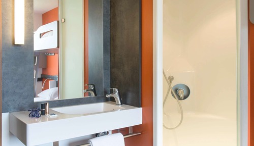 Habitación triple, varias camas