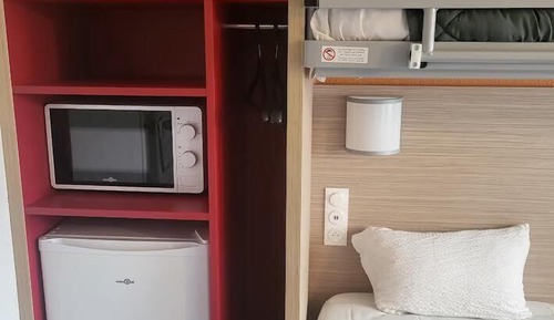Habitación estándar, 3 camas individuales (Shared Bathroom)