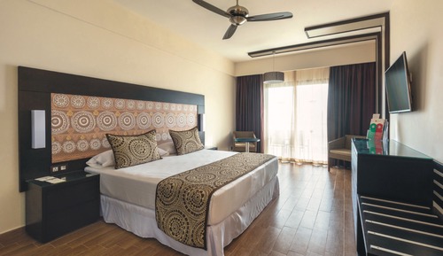 Suite junior, balcón, vistas parciales al mar (GEN)
