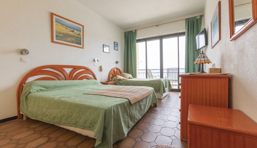 Habitación triple Confort, vistas al mar