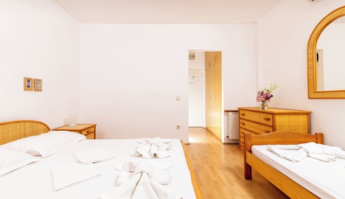 Habitación triple, balcón, vistas al jardín