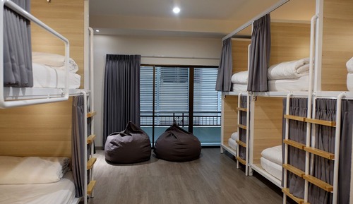 Dormitorio compartido, solo para mujeres