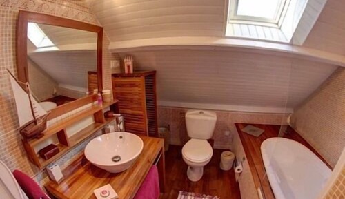 Estudio, baño privado (Chambre Rouge)