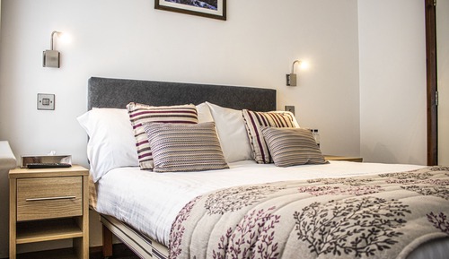 Habitación estándar con 1 cama doble o 2 individuales (King Bed)