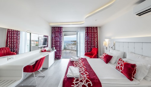 Habitación estándar con 1 cama doble o 2 individuales, 1 habitación, vistas parciales al mar