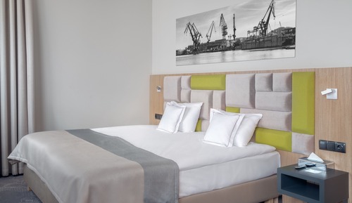 Habitación superior con 1 cama doble o 2 individuales