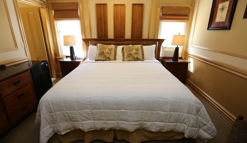 Habitación Deluxe, 1 cama de matrimonio grande, baño privado (Deluxe King Room)