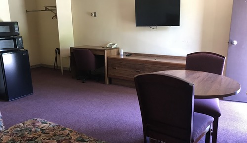 Habitación, 2 camas de matrimonio, fumadores, frigorífico y microondas