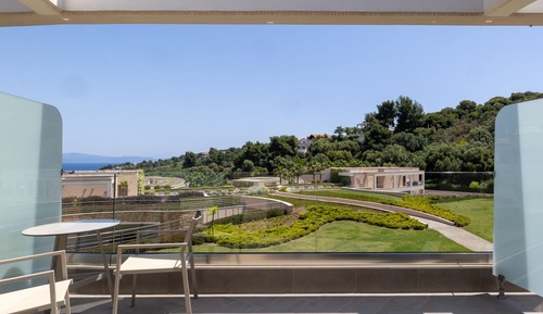 Deluxe Side Sea View Room