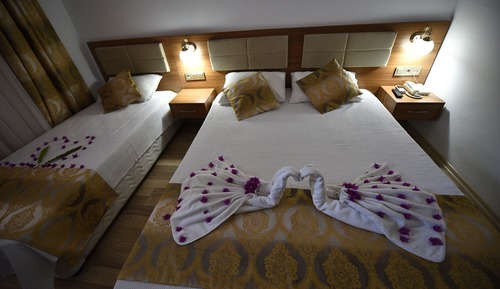 Family Room, Connecting Rooms