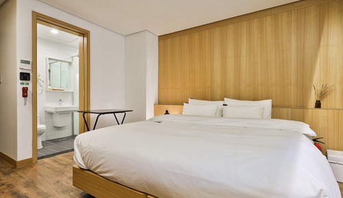 Deluxe King Room