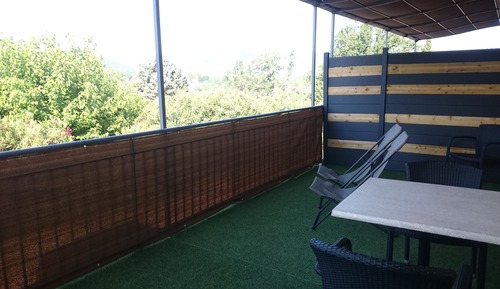 Habitación superior con 2 camas individuales, terraza