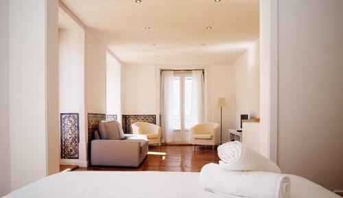 Deluxe Studio, City View (Castle View)