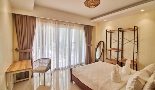 2 Bedroom Deluxe Suite (2 Queen Beds and 1 Double Bed)