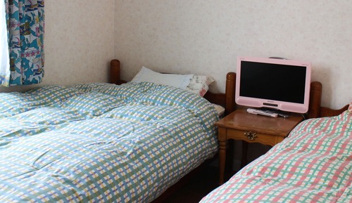 Habitación básica con 2 camas individuales, 2 camas individuales, no fumadores (Free Wifi)