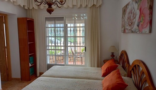 Habitación Confort con 2 camas individuales, baño privado