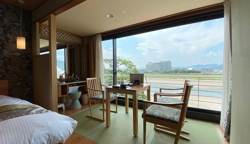 Habitación tradicional, no fumadores, vistas al río (Japanese Style, with Beds and Futon)