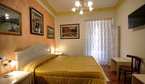 Estudio Confort, 1 cama doble, baño privado, en edificio anexo