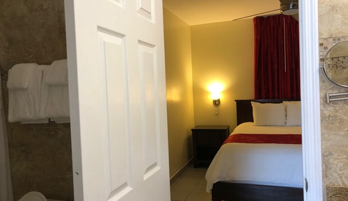 Habitación estándar, 1 cama de matrimonio, no fumadores (Walk-in Shower;with Sofabed)