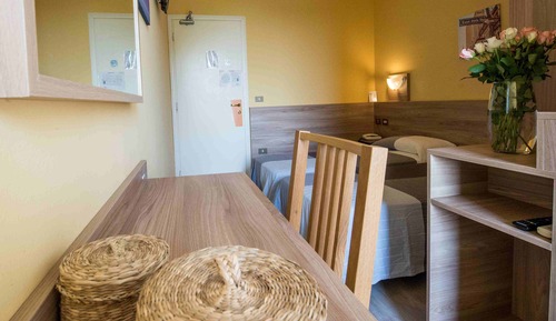 Habitación con 2 camas individuales