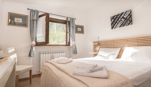 Habitación Premium con 2 camas individuales, 1 cama doble, baño privado (Camera Luna 5)