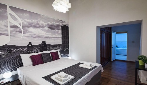 Habitación de lujo, bañera de hidromasaje, vistas al patio
