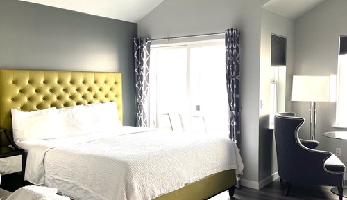 Premium King Room - 1 King Bed