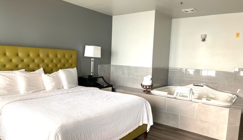 Premium King Deluxe Room -1 King Bed
