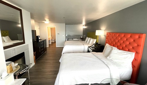 Premium Double Room - 1 King &1 Full Beds