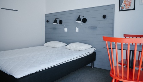 Habitación con 2 camas individuales, en edificio anexo