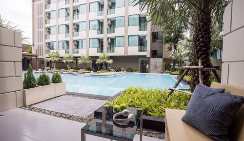 Habitación Deluxe, acceso a la piscina