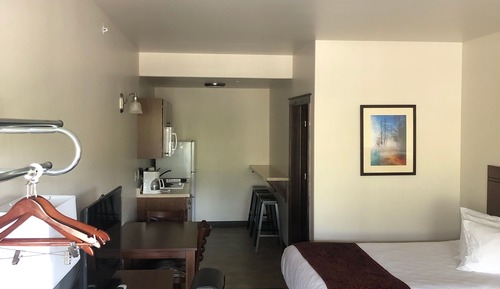 Suite, cocina básica, vistas a la montaña