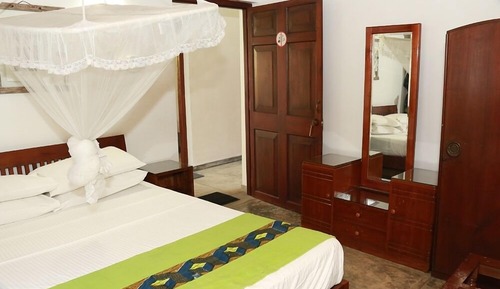 Habitación estándar doble, 1 cama doble, acceso a la piscina, vistas al lago