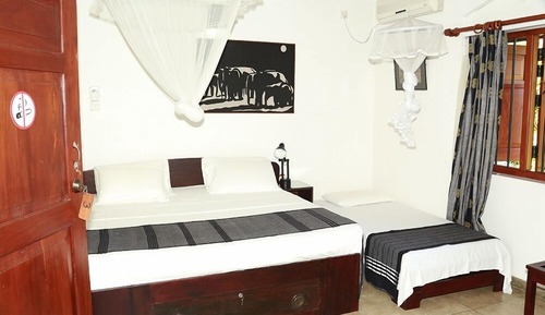 Habitación cuádruple Deluxe, acceso a la piscina, vistas al lago