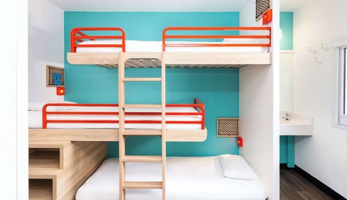 Habitación familiar, varias camas, baño compartido