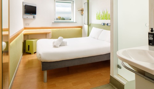 Habitación triple (1 Double Bed and 1 Single Bunk Bed)