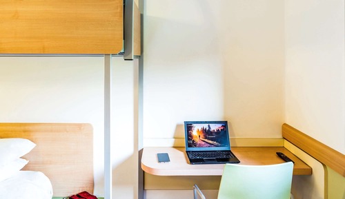 Habitación triple (with a large bed and a bunk bed)