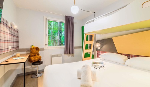 Habitación triple, varias camas