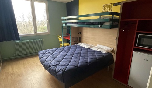 Habitación triple, varias camas