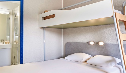 Habitación triple, varias camas